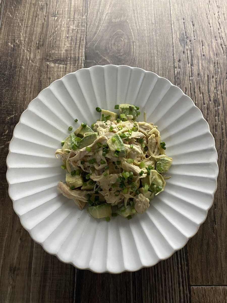 鶏むね肉とアボカドのわさびマヨ和え