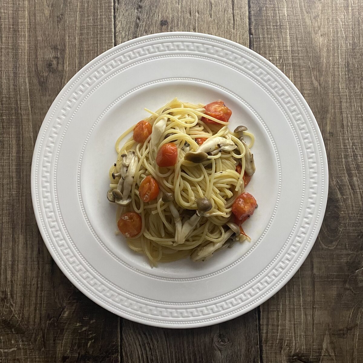 しめじとミニトマトのアンチョビパスタ