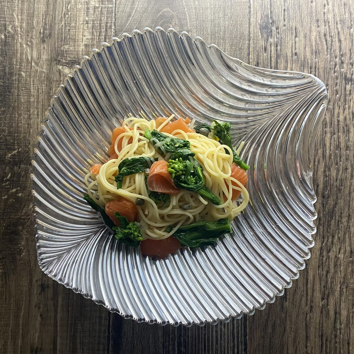 スモークサーモンと菜の花の冷製パスタ