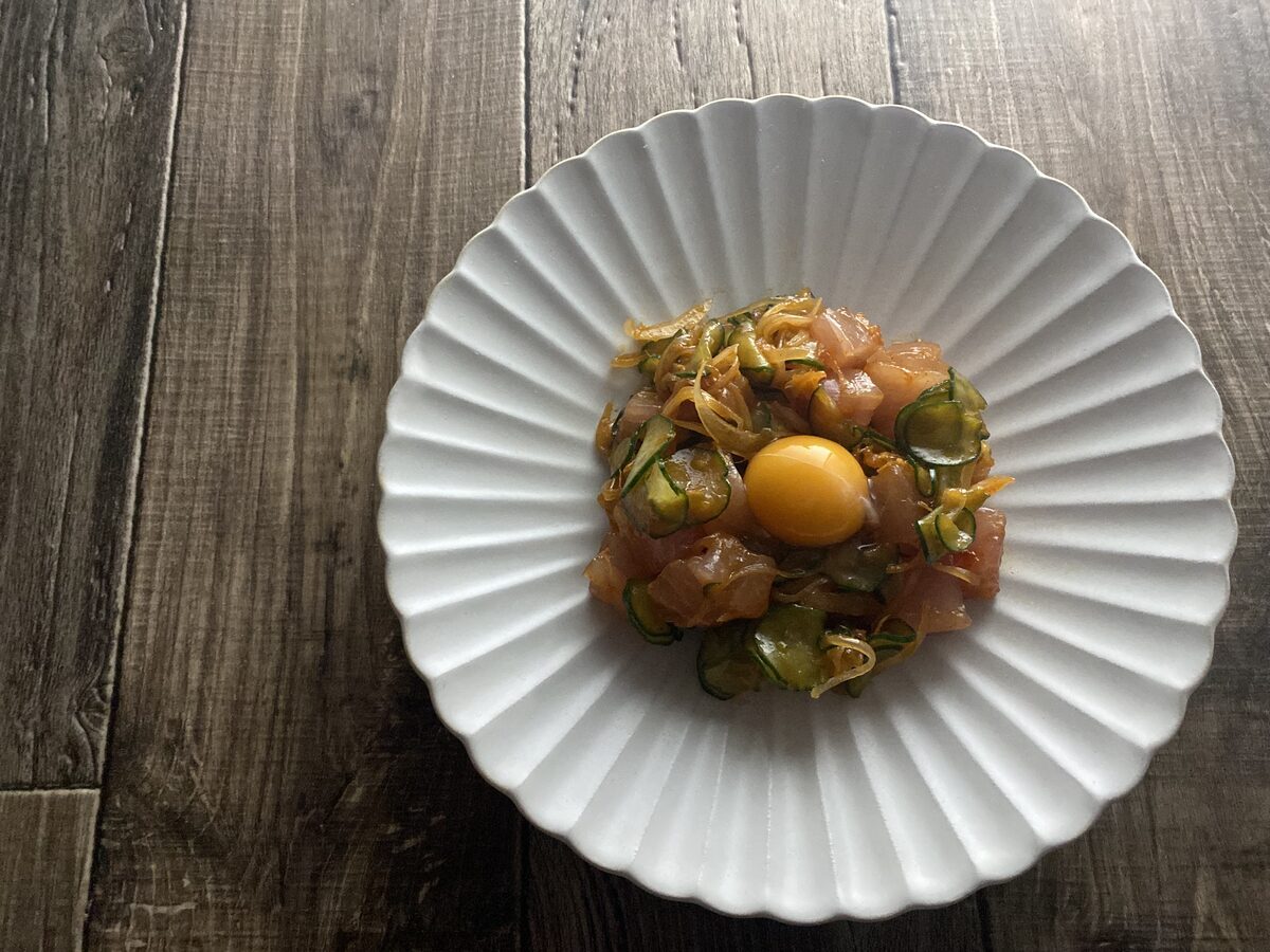 マグロときゅうりのユッケ風