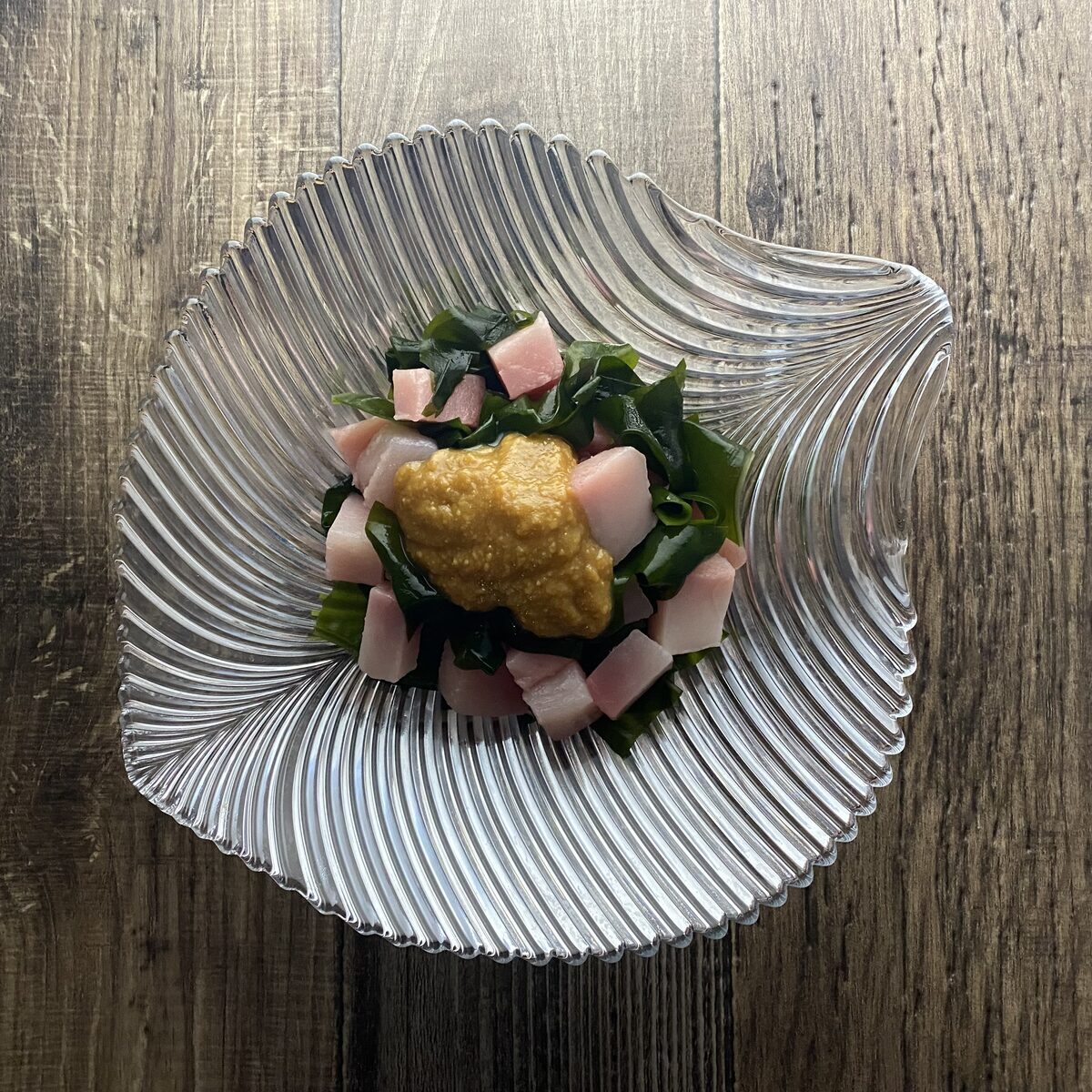 マグロとわかめの辛子酢味噌