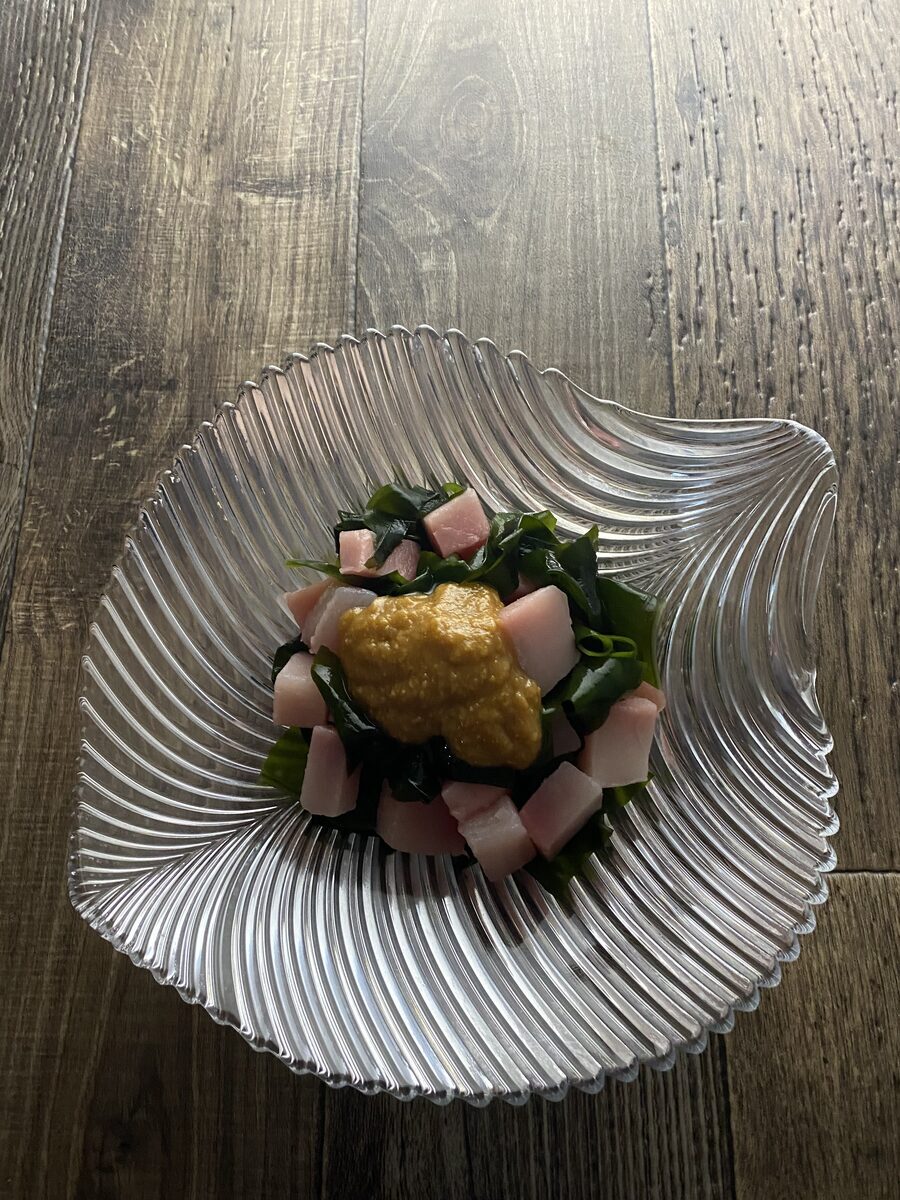 マグロとわかめの辛子酢味噌
