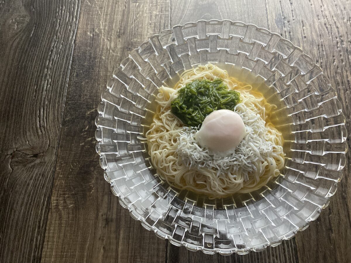 めかぶとしらすの温玉そうめん