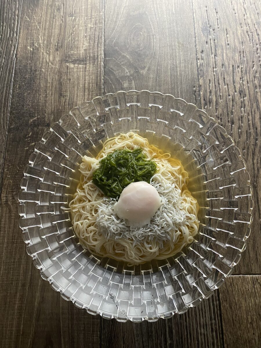 めかぶとしらすの温玉そうめん