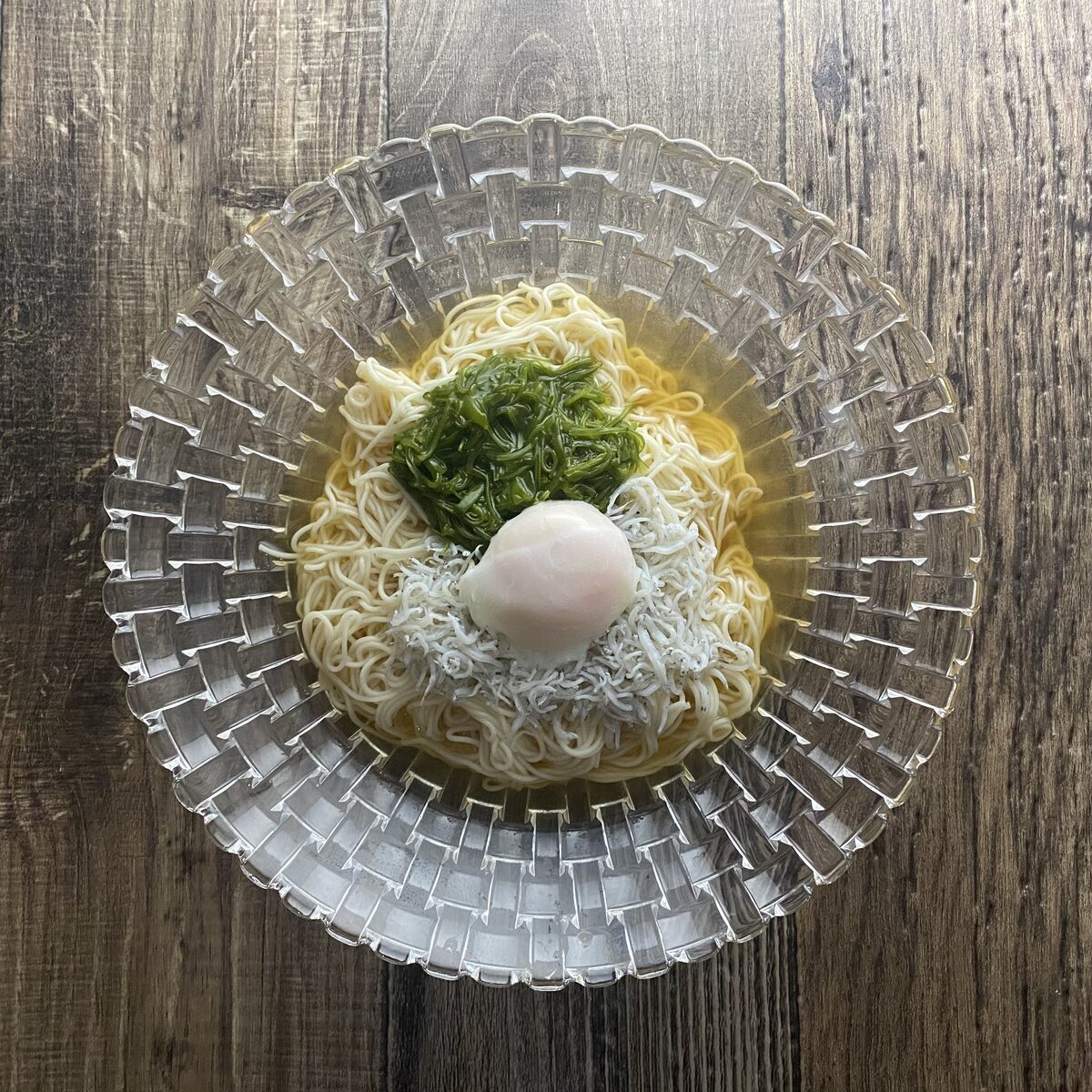 めかぶとしらすの温玉そうめん
