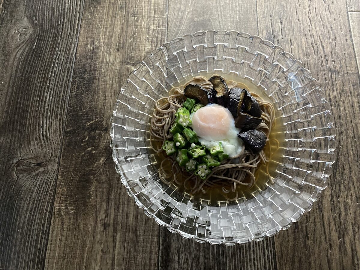 オクラとナスの冷やし蕎麦