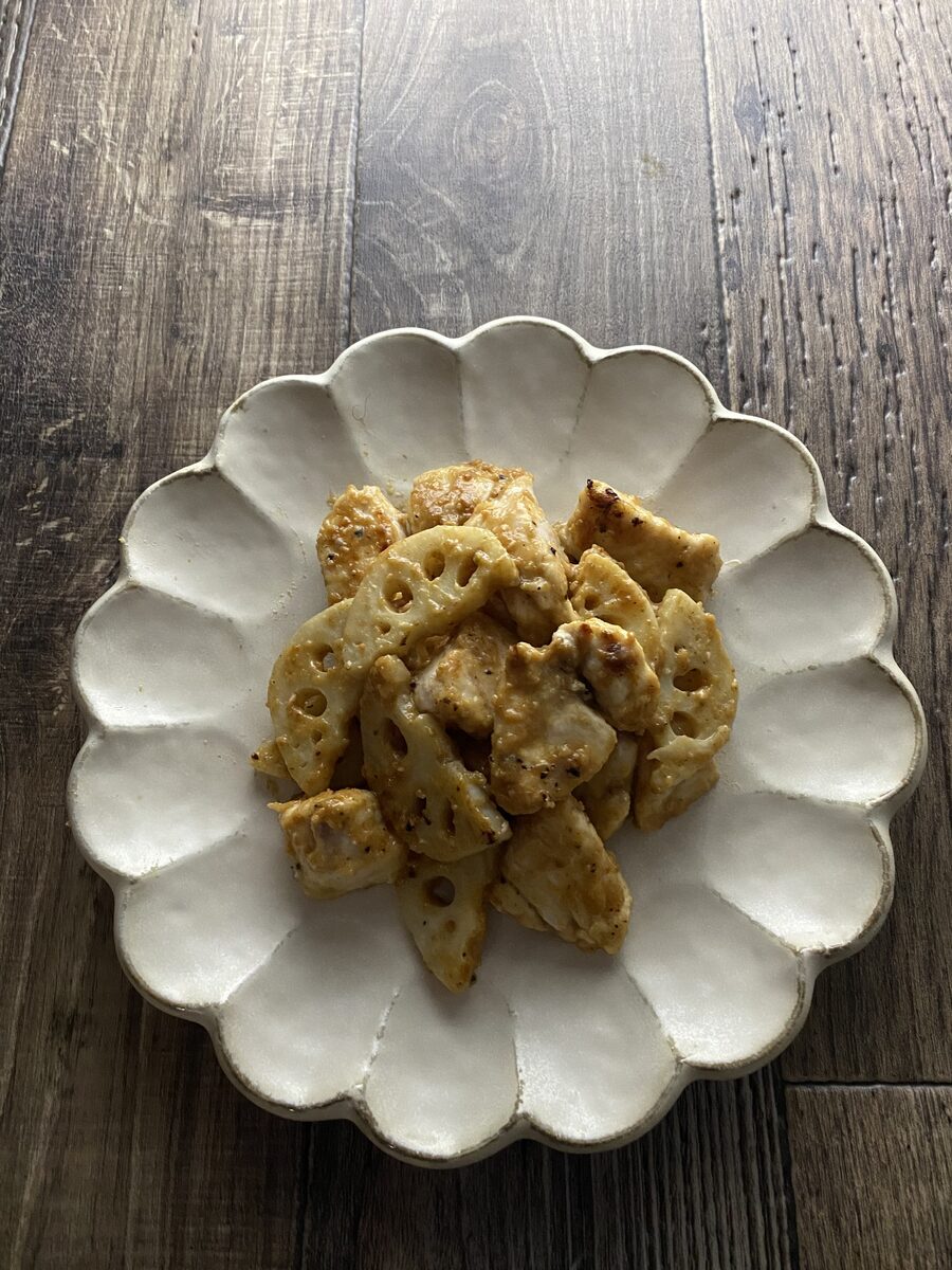 鶏むね肉とれんこんの胡麻味噌炒め
