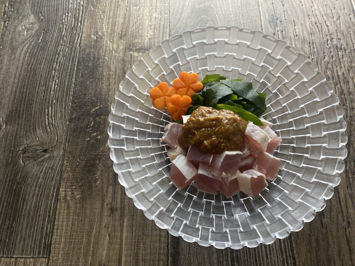 炙りマグロとわかめの辛子酢味噌