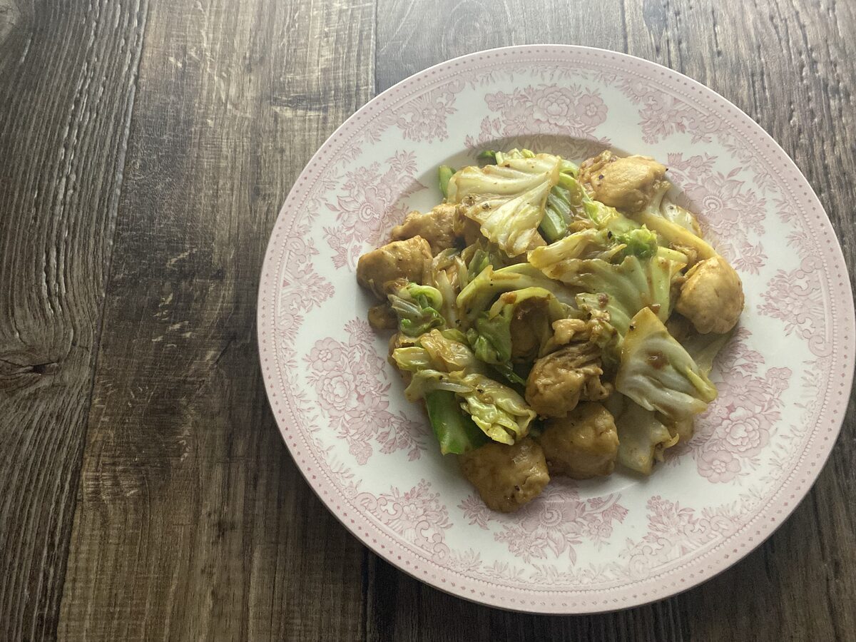 ささみとキャベツのガリバタ醤油