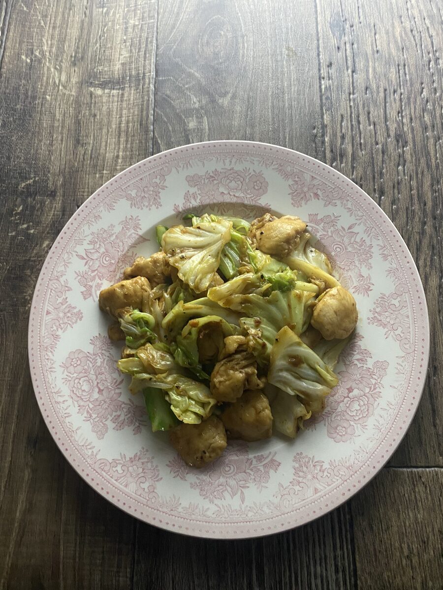 ささみとキャベツのガリバタ醤油