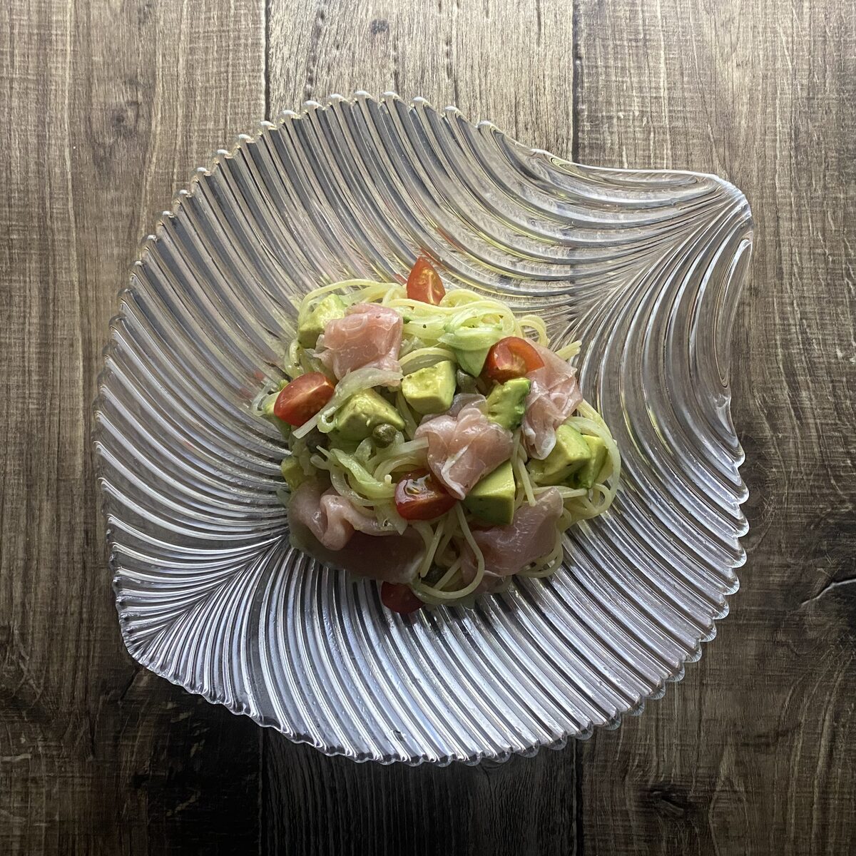 生ハムとアボカドの冷製パスタ