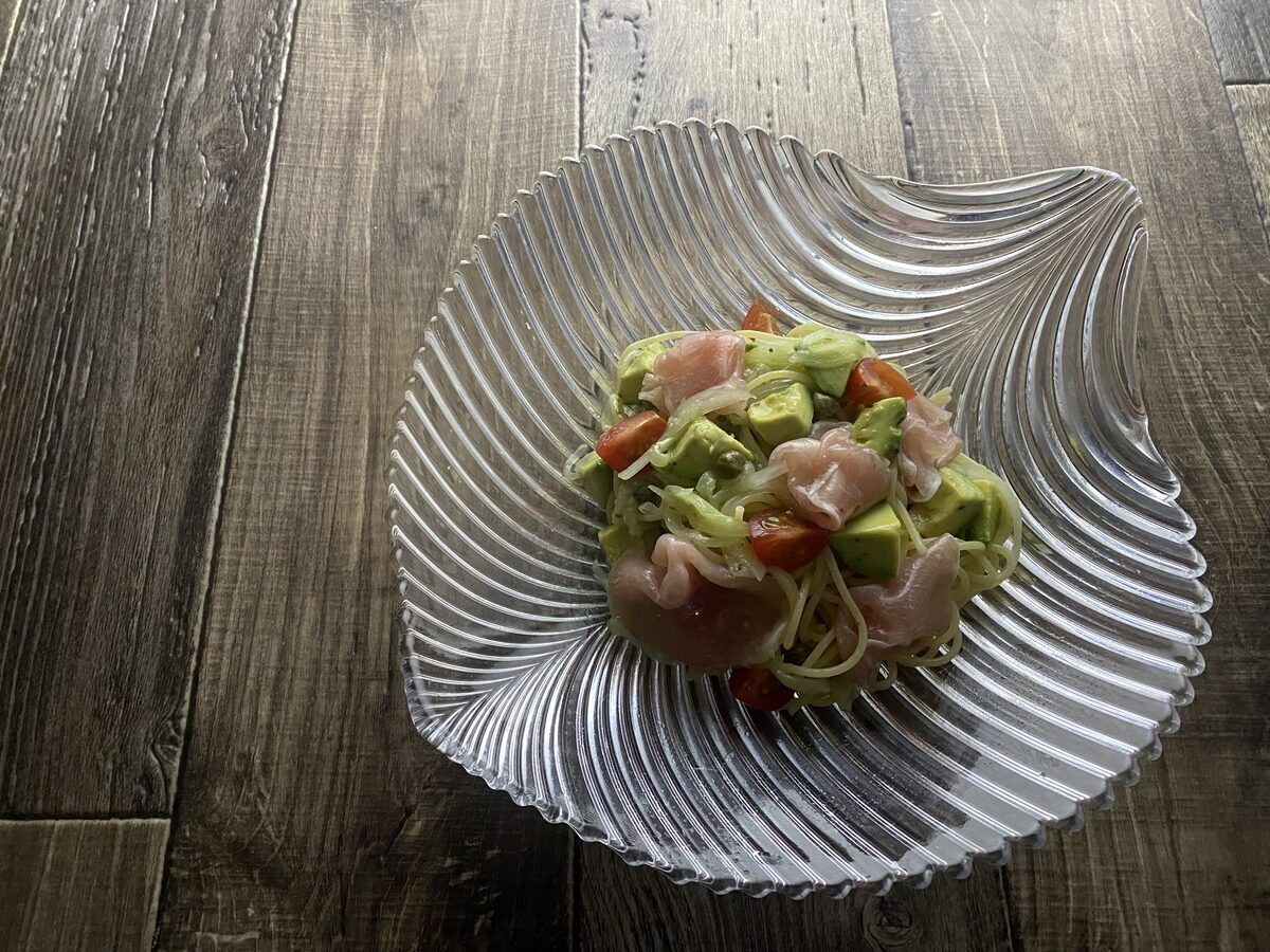 生ハムとアボカドの冷製パスタ