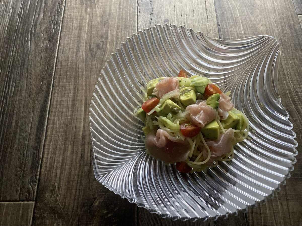 生ハムとアボカドの冷製パスタ