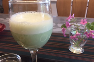 小松菜と豆乳ベースのスムージー