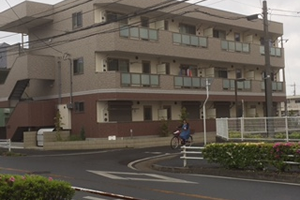 マンションの左側に右折