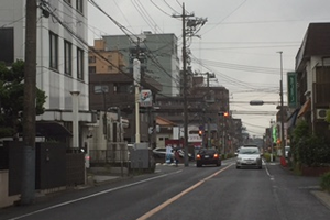 交差点で左を見たところ。セブンイレブンが目印