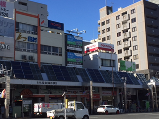 アーケード右の先に地蔵通り商店街入り口