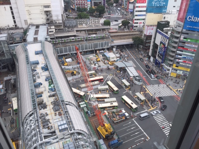 シアターオーブから渋谷駅方面を見下ろす