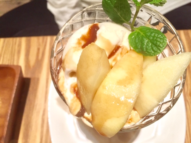 梨のクリームチーズパフェ　キャラメル風味（950円）