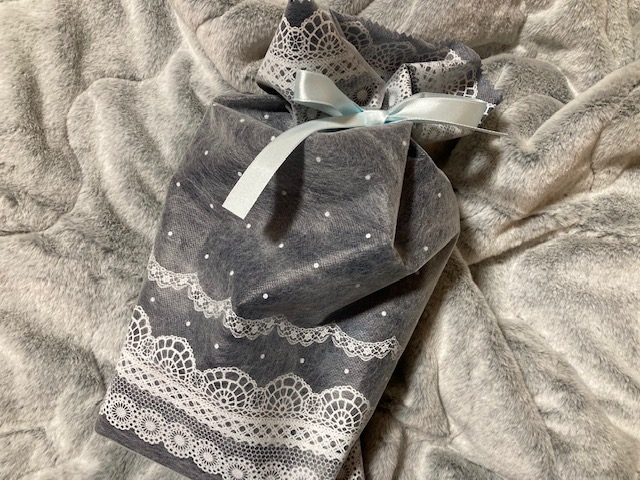 100円ショップのギフトバッグでラッピング