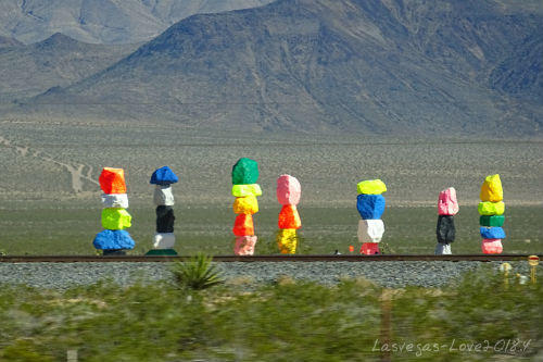 セブンマジックマウンテン　Seven Magic Mountains