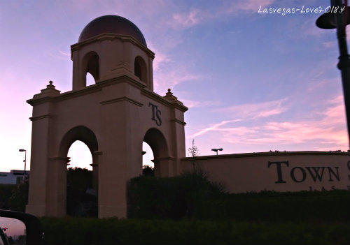 f:id:lasvegas-love:20190301233354j:plain タウンスクエア Town Square