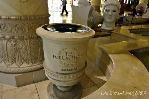 f:id:lasvegas-love:20190306130804j:plain 古代ローマ風のゴミ箱