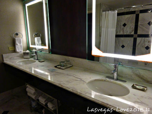 f:id:lasvegas-love:20190916231138j:plain 洗面所 ダブルシンク