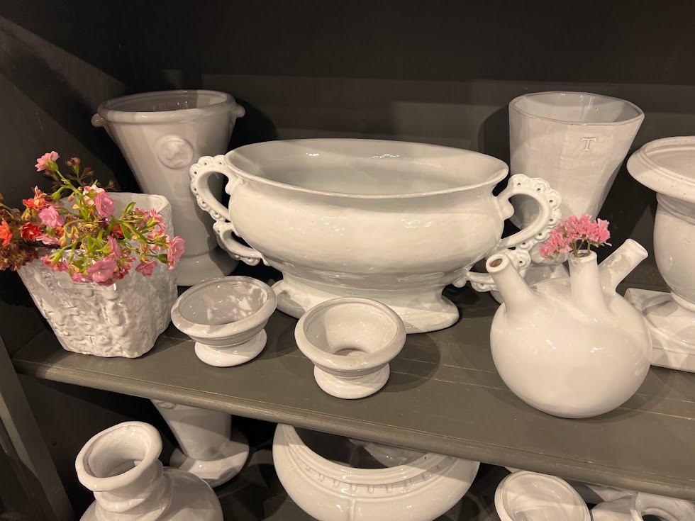 食卓が一気に華やぐ！メキシコのシンプルで上品な陶器trinitate