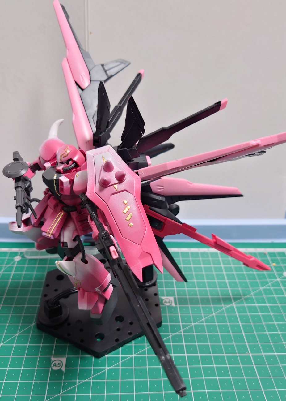 ガンダムパーフェクトストライクフリーダムルージュ & ラクス・クライン HG 1/144 ガンダムパーフェクトストライクフリーダムルージュ