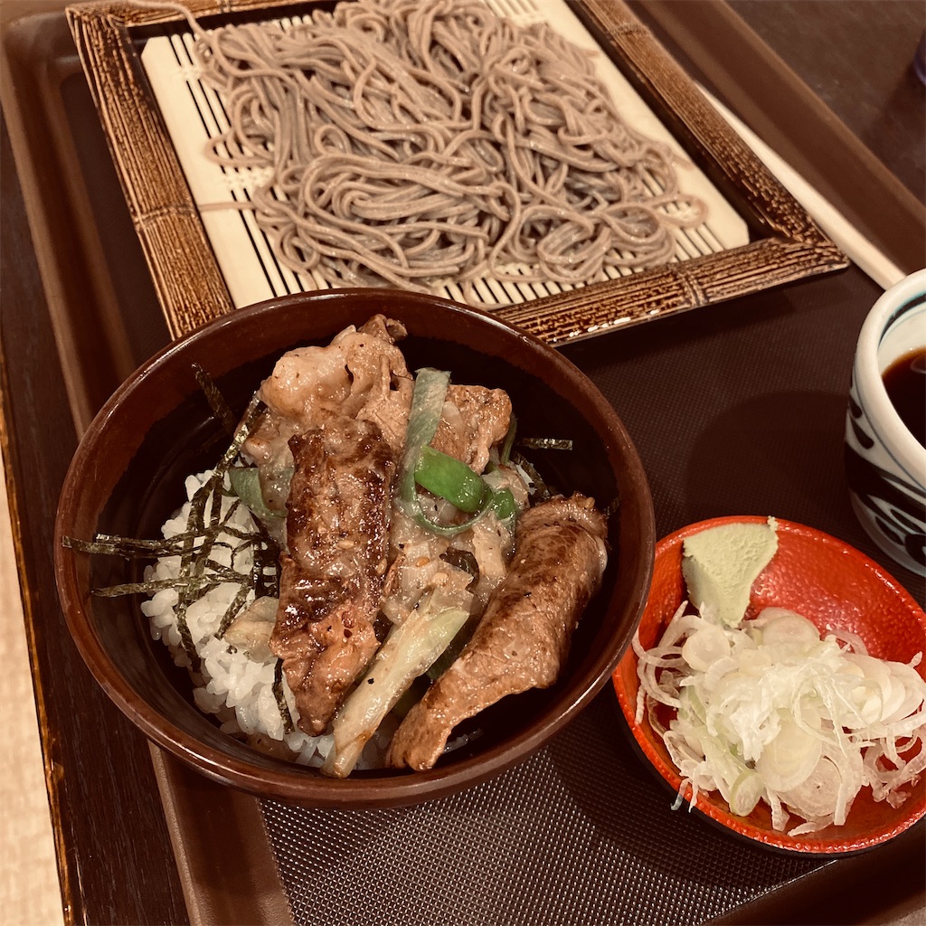 お肉の小さい丼