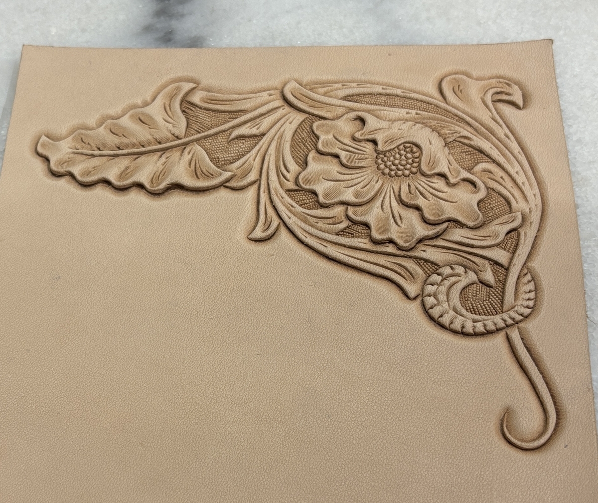 レザーカービング シェリダンスタイル ポピーみたいな花 - レザー