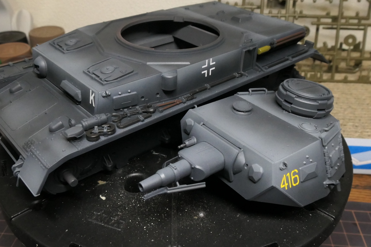 タミヤ新作！1/35ドイツⅣ号戦車F型製作 その3 塗装 - どら