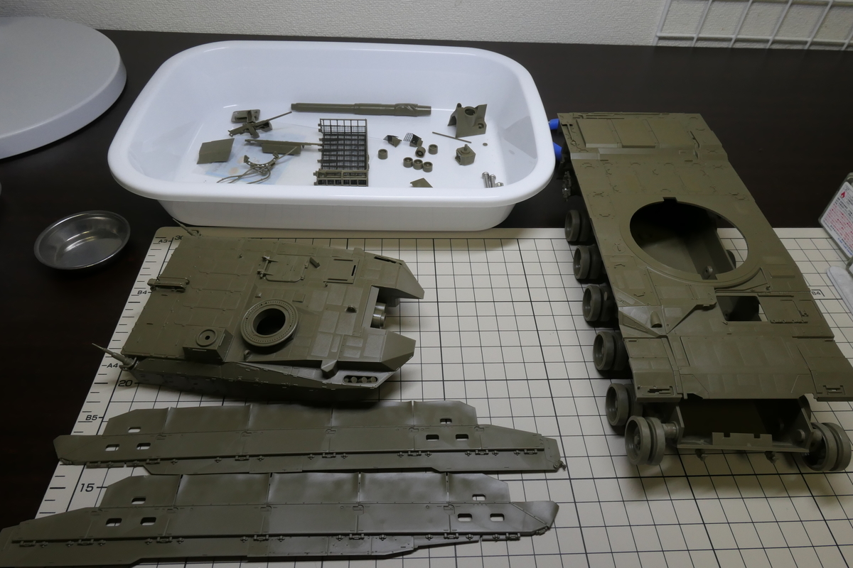 タミヤ1/35 10式戦車を作る（塗装 - どらの自由帳