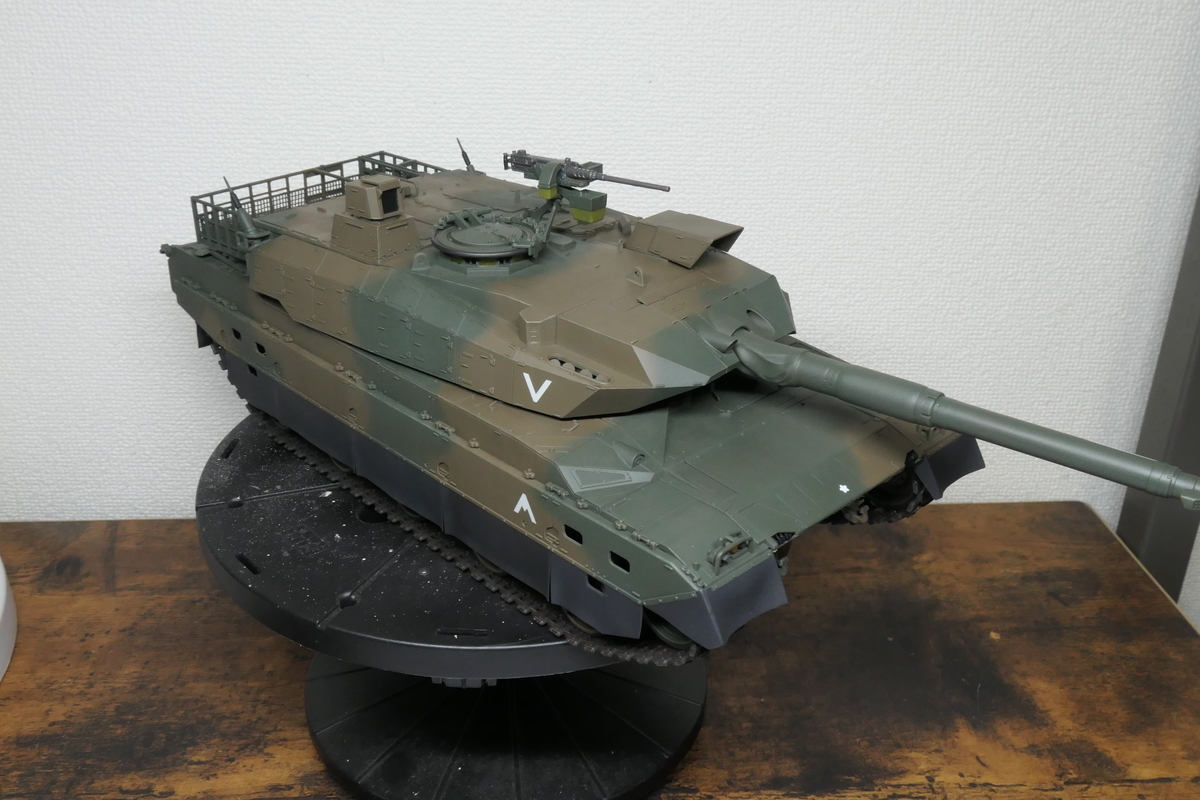 タミヤ1/35 10式戦車を作る（塗装 - どらの自由帳