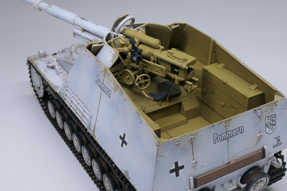 タミヤ 1/48シリーズ100作目 重対戦車自走砲ナースホルンを