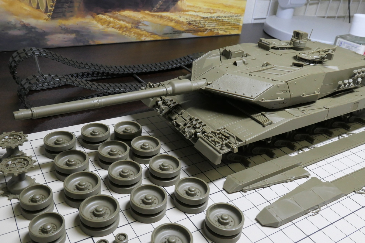 タミヤ 1/35 レオパルト2A6を作る その1 - どらの自由帳