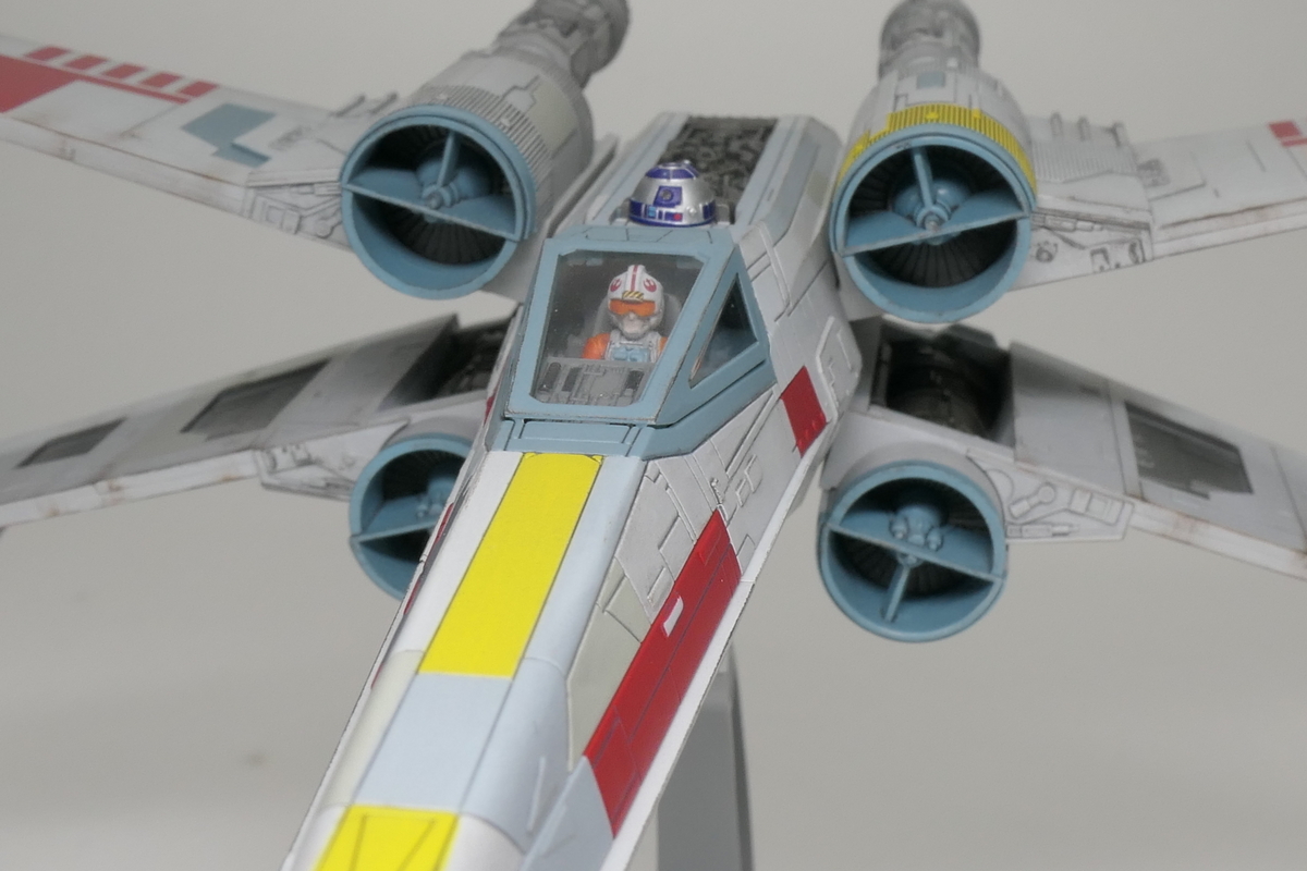 バンダイ　1/72 Xウィング・スターファイター　完成品　ジオラマ Amazon | スター・ウォーズ X-ウイング・スターファイター 1/72