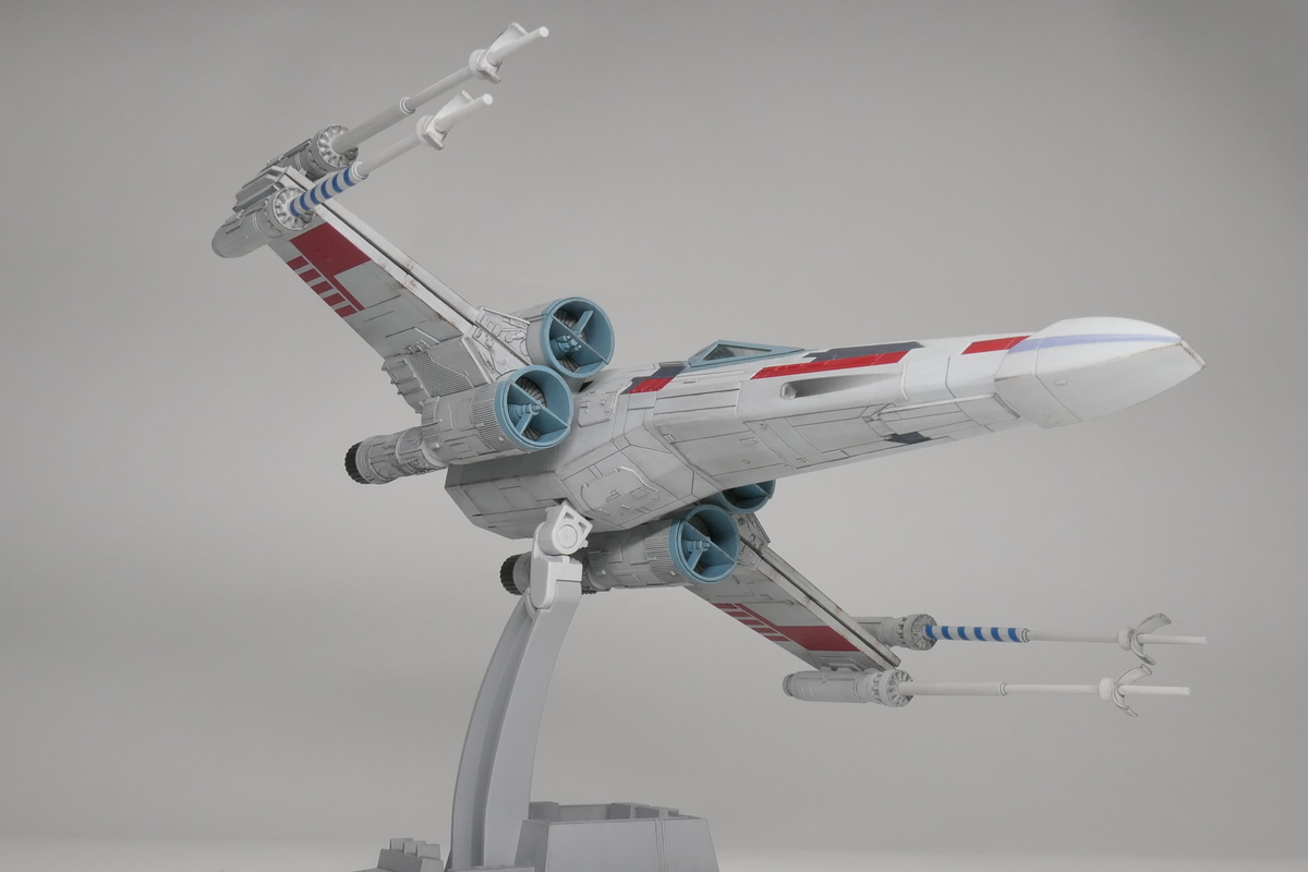 バンダイ　1/72 Xウィング・スターファイター　完成品　ジオラマ バンダイ 1/72 Xウィング・スターファイター 完成品 ジオラマ