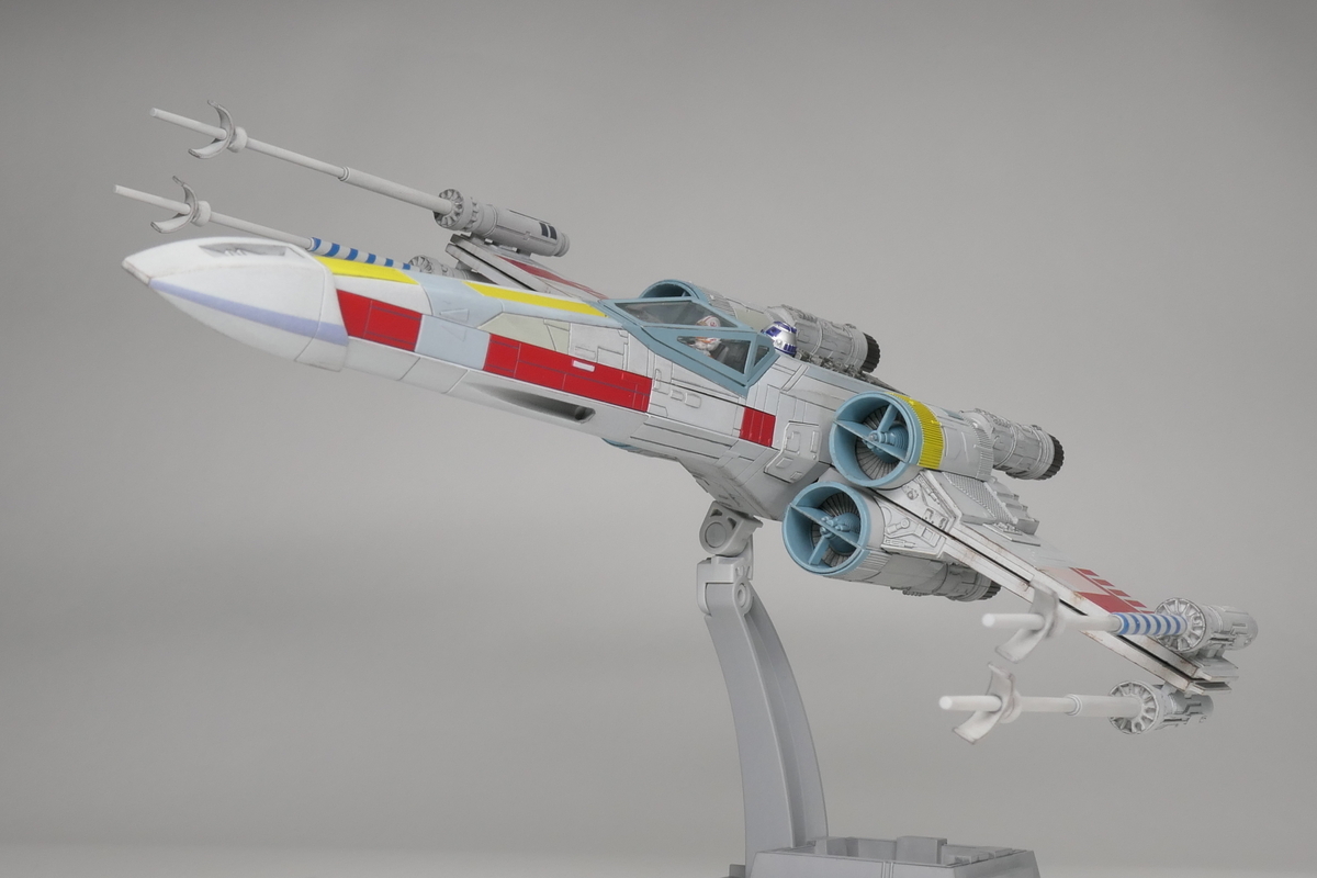 バンダイ　1/72 Xウィング・スターファイター　完成品　ジオラマ バンダイ プラモデル 1/72 Xウイング・スターファイター RED5