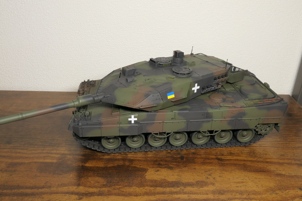 【りろさん予約済】タミヤ完成品 1/35 レオパルド2 A6ウクライナ軍仕様 レビュー】「1/35 レオパルト2A6戦車“ウクライナ軍”」レビュー