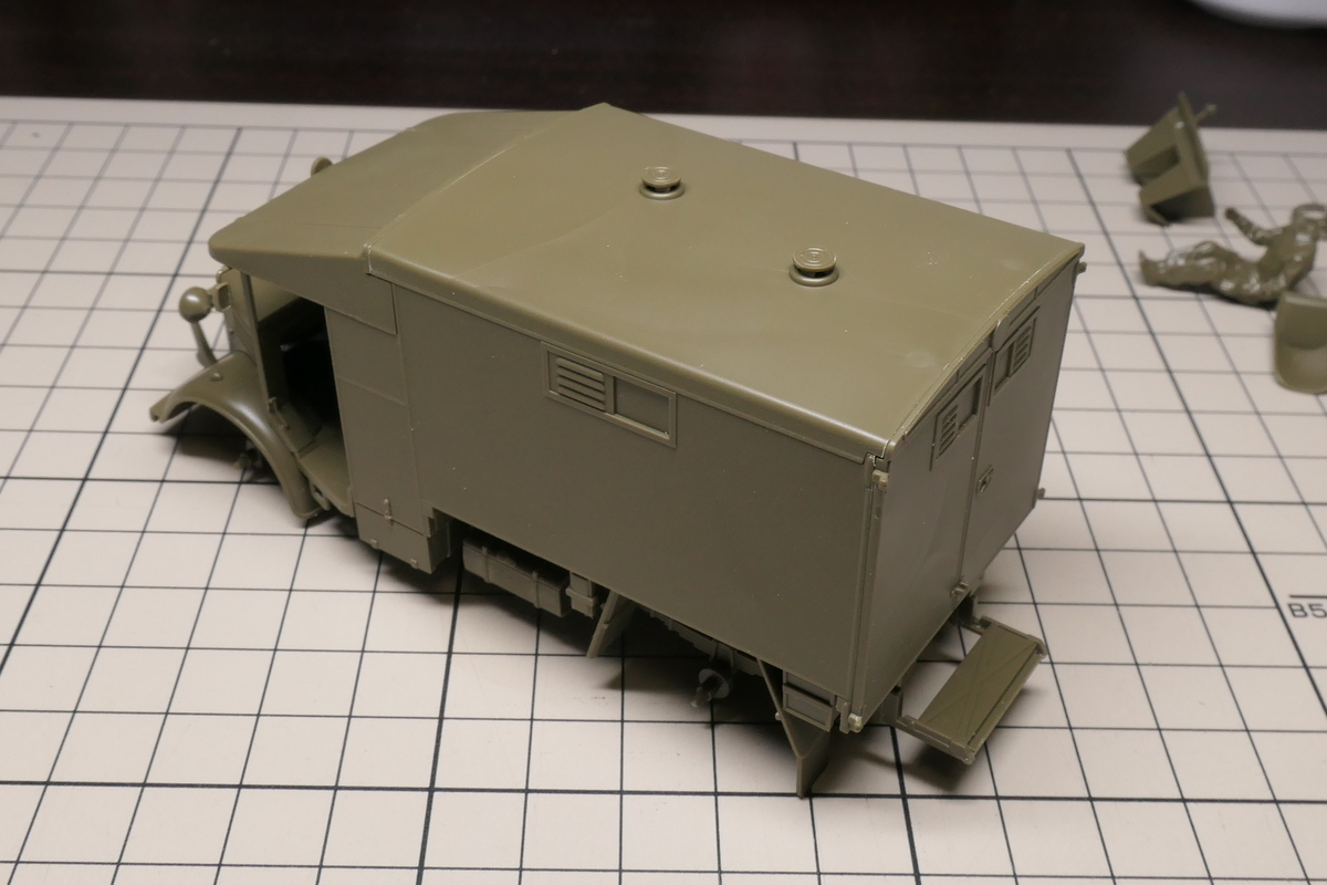 タミヤ 1/48 2t 4×2 野戦救急車を作る - どらの自由帳