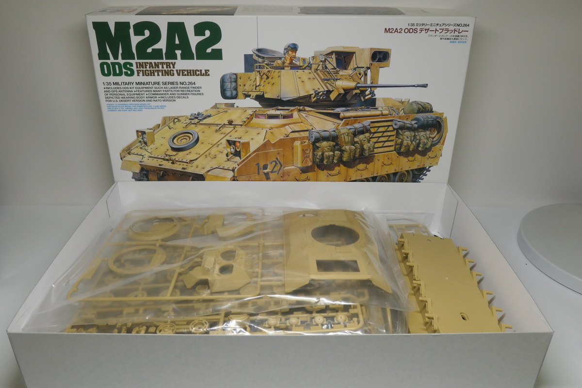 タミヤ1/35スケール アメリカM2A20DSデザートブラッドレー完成品 タミヤ1/35スケール アメリカM2A20DSデザートブラッドレー完成品