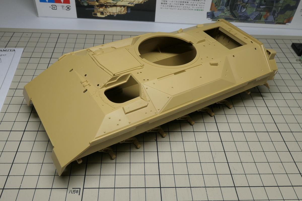 タミヤ1/35スケール アメリカM2A20DSデザートブラッドレー完成品 タミヤ 1/35 ミリタリーミニチュアシリーズ M2A2 ODS デザート