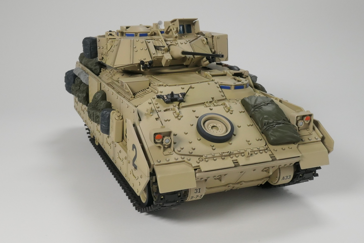 タミヤ 1/35 M2A2 ODSデザートブラッドレー を作る 完成写真