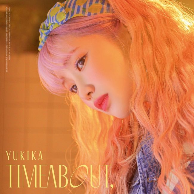 YUKIKA 寺本來可 韓国 NEON サイン入りCD LOONA ひっくり返ら