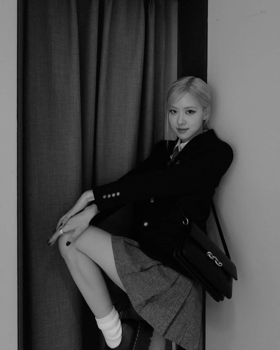 ファッション】BLACKPINKロゼから学ぶドクターマーチン着まわし術