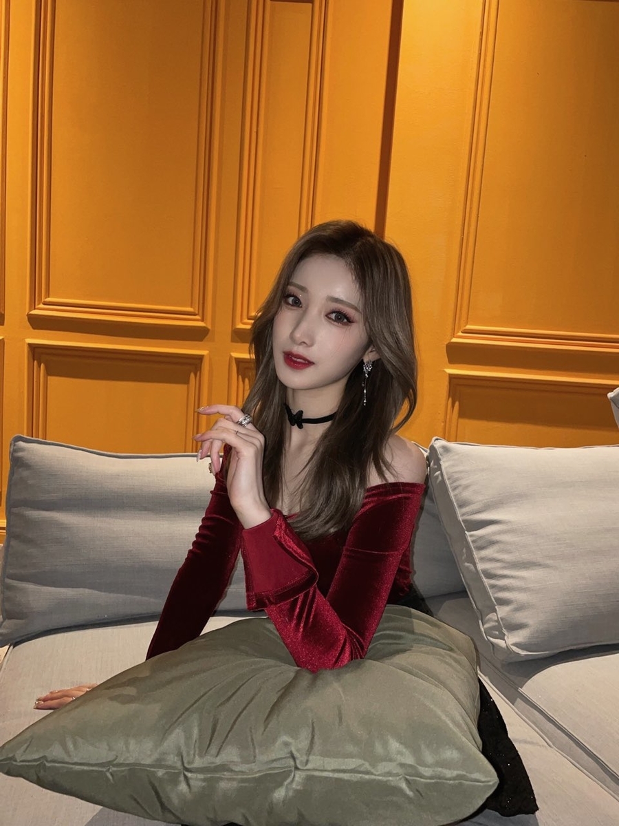 注目の日本人ユキが所属するPURPLE KISSがアルバム「memeM」で