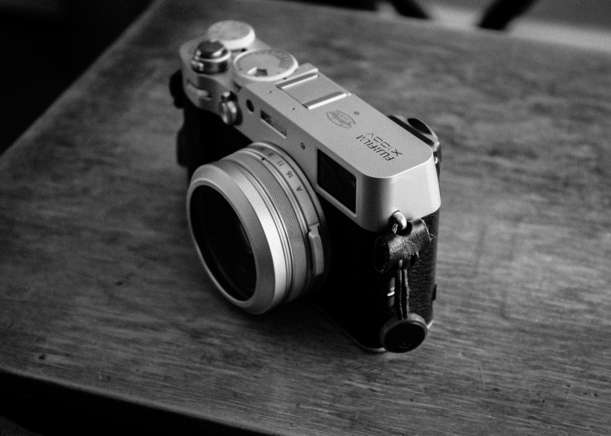 富士フィルム　x100 On this day 2010: Fujifilm X100 announced: Digital