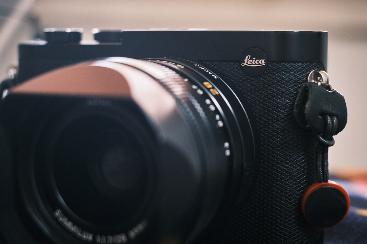 ライカの赤バッジを黒バッジへ - 路地裏メルボルン